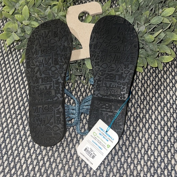 Vines Sandals - Picture 6 of 8